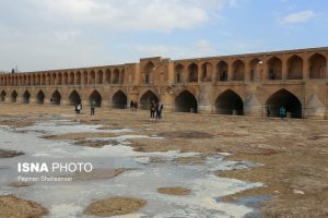 فرونشست ۲متری و بحران تامین مواد غذایی با خشک‌شدن زاینده‌رود/اصلاح الگوی مصرف گام اول علاج‌بخشی